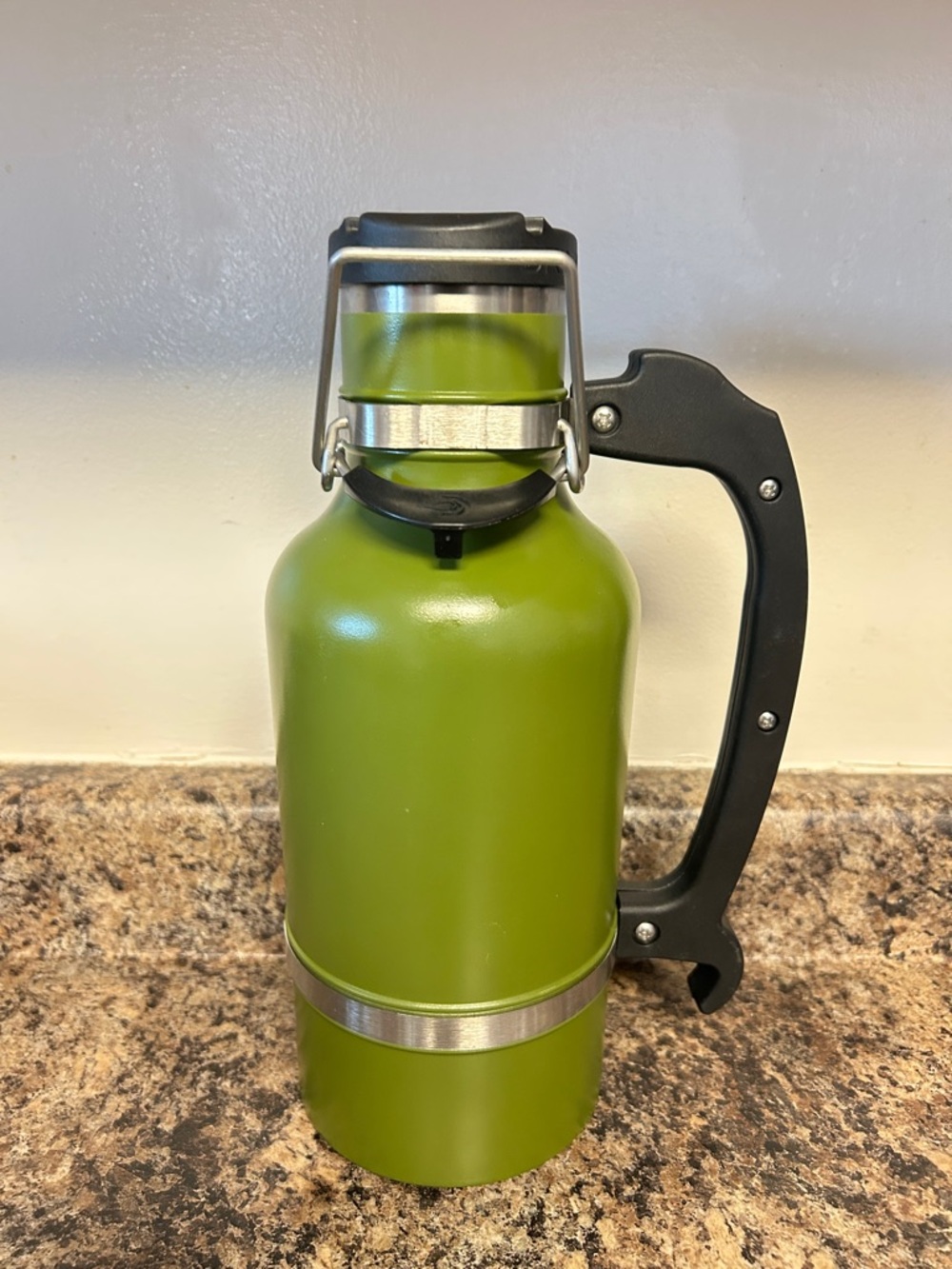 Green 64 oz DrinkTank